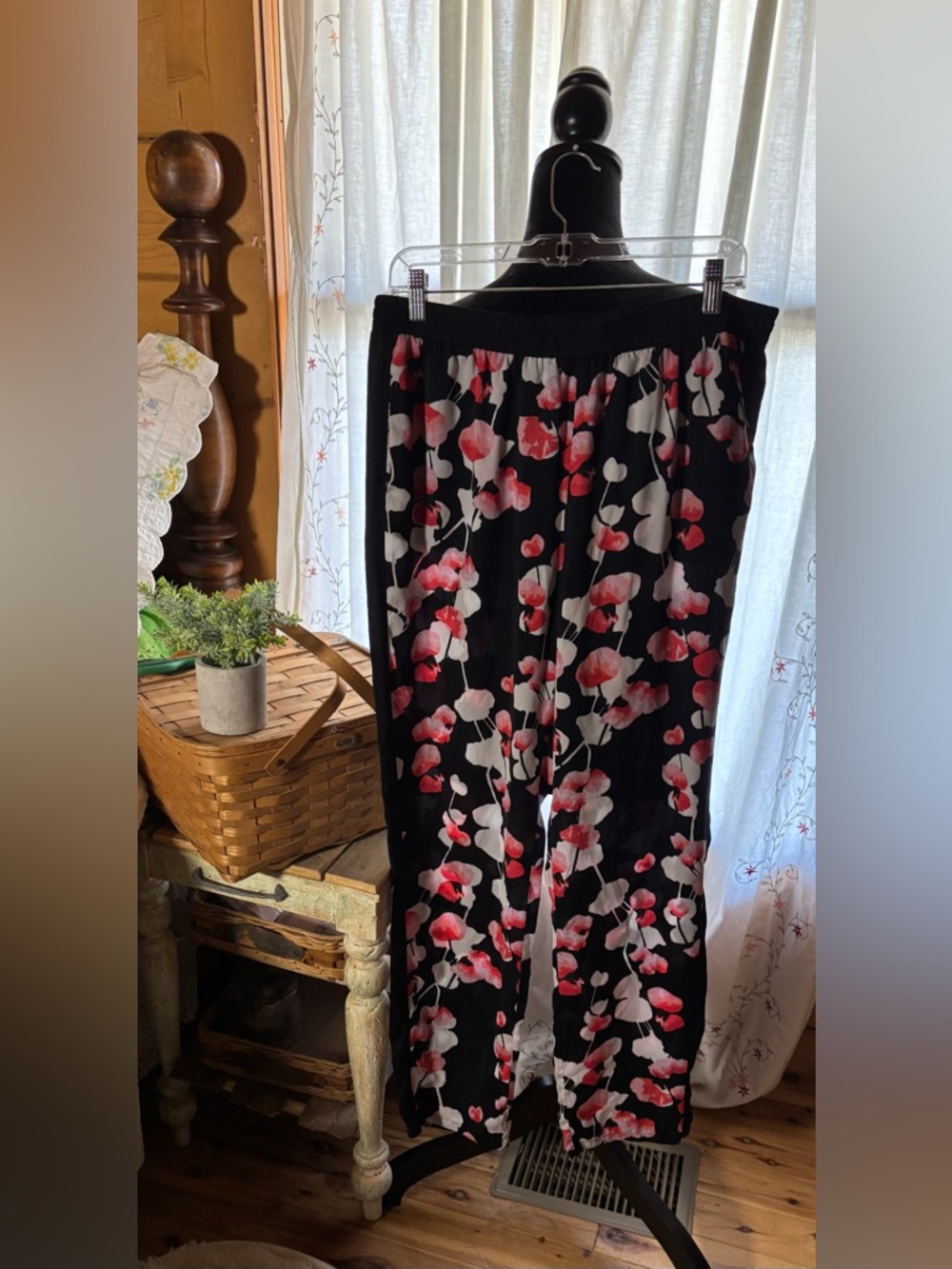 DKNYC Bold Floral Chiffon Straight Leg Pants w/Tuxedo Stripe Sz L Cottagecore